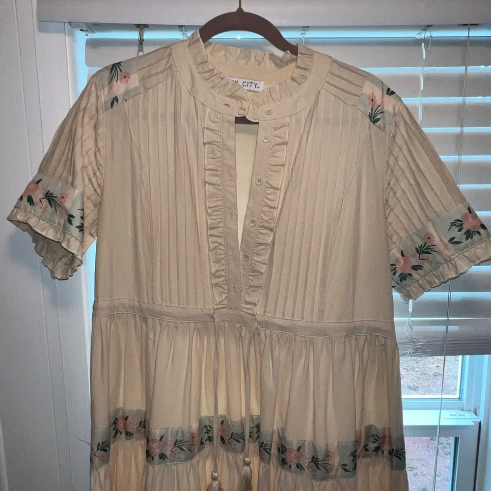Ivy City Floral Cream Midi Dress - Picture 2 of 8